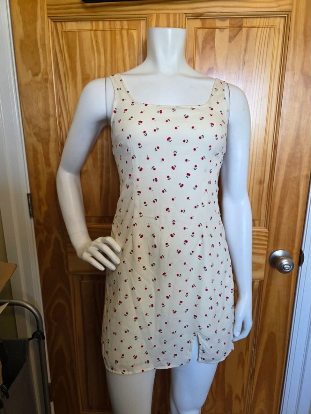 💛 75. Harlow Size Small Cherry Dress